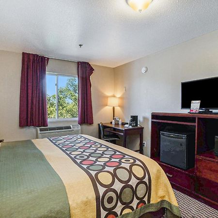 Отель Super 8 By Wyndham Mt. Pleasant Маунт-Плезант Экстерьер фото